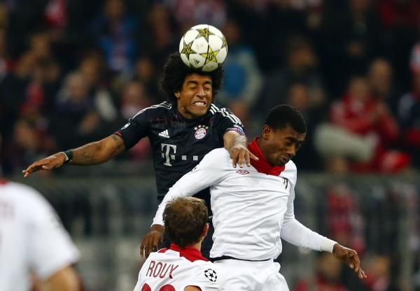 2012-11-07t195540z_746977364_bm2e8b71m1g01_rtrmadp_3_soccer-champions_reuters