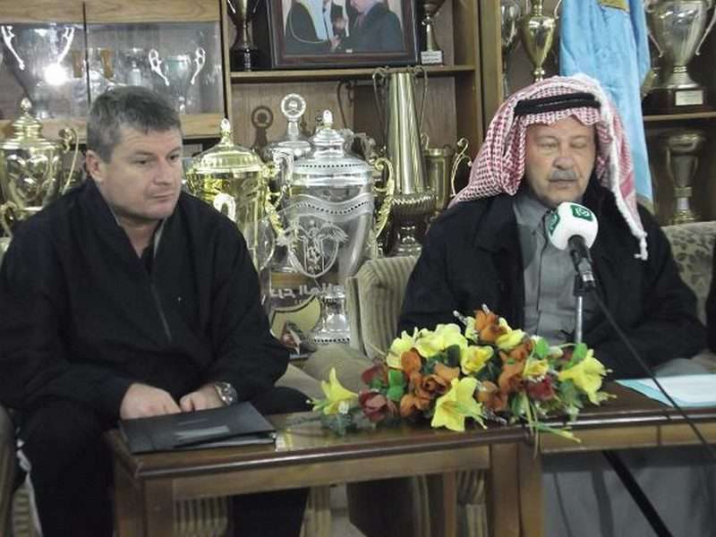 جانب من حفل التوقيع