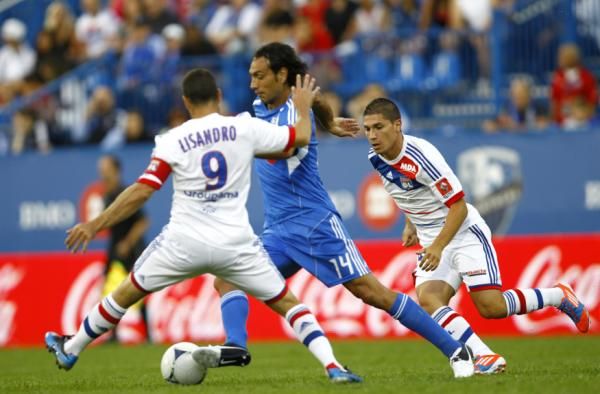 2012-07-25t011603z_199338330_gm1e87p0pof01_rtrmadp_3_soccer-friendly_reuters