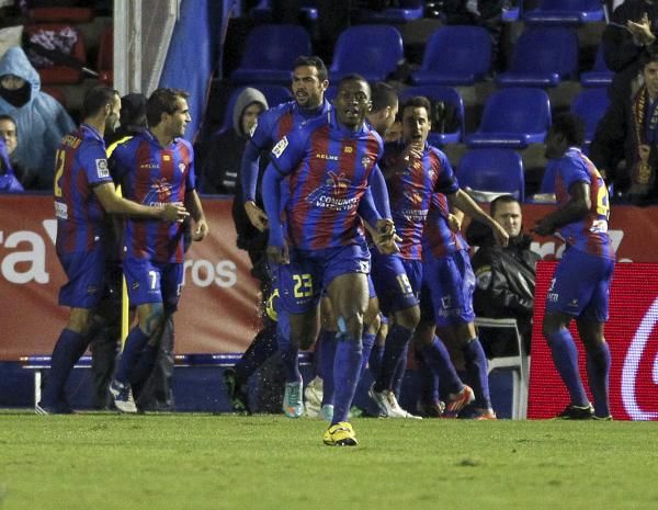 2012-11-11t220525z_2012866291_gm1e8bc0gu201_rtrmadp_3_soccer-spain_reuters