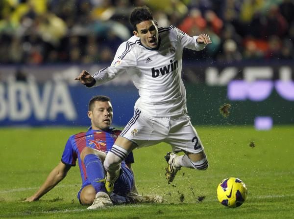 2012-11-11t224020z_1486535697_gm1e8bc0ihm01_rtrmadp_3_soccer-spain_reuters