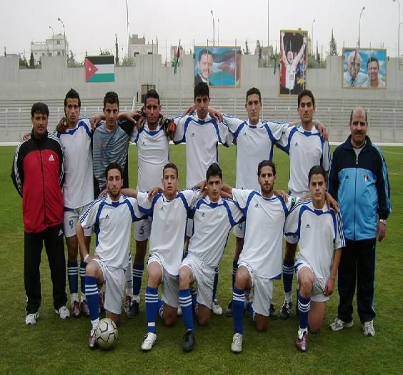 صورة جماعية لنجوم كفرسوم (البطل) وبعدســـــة كوورة 