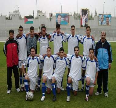 صورة جماعية لنجوم كفرسوم (البطل) وبعدســـــة كوورة