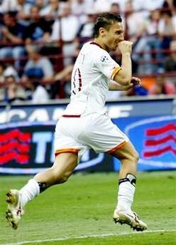 توتي هداف الكالتشيو. 