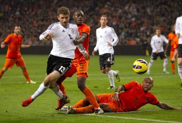 2012-11-14t211520z_1448960859_bm2e8be1pfh01_rtrmadp_3_soccer-friendly-netherlands_reuters