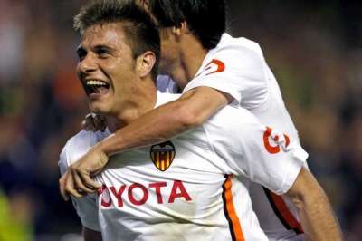 خـواكيـن يحتفـل بـأحد أهدافه مع زميلـه دافيـد فيـا