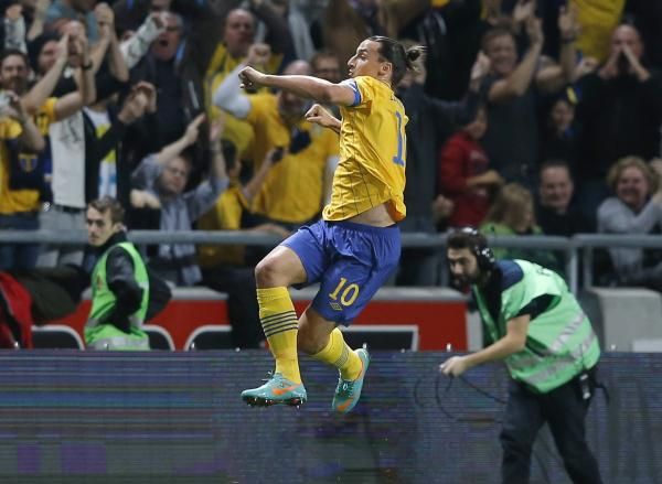 2012-11-14t200859z_961320363_gm1e8bf0bea01_rtrmadp_3_soccer-friendly_reuters