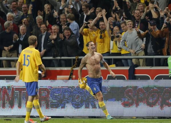 2012-11-14t213803z_1345078820_gm1e8bf0fm601_rtrmadp_3_soccer-friendly_reuters