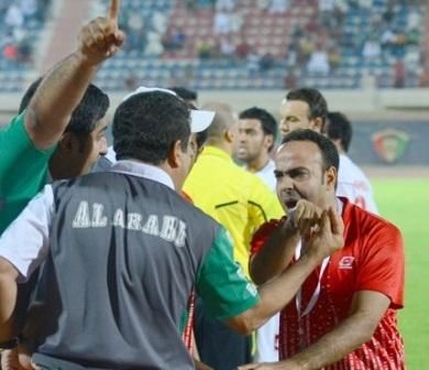 عادل عقلة مدير الكرة بنادي الكويت اثار جدلا بكثرة اعتراضاته 