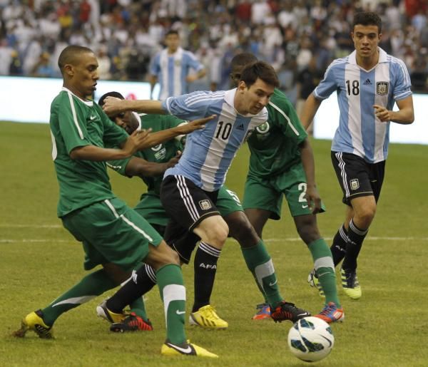 2012-11-14t211552z_295971763_gm1e8bf0ej601_rtrmadp_3_soccer-friendly_reuters