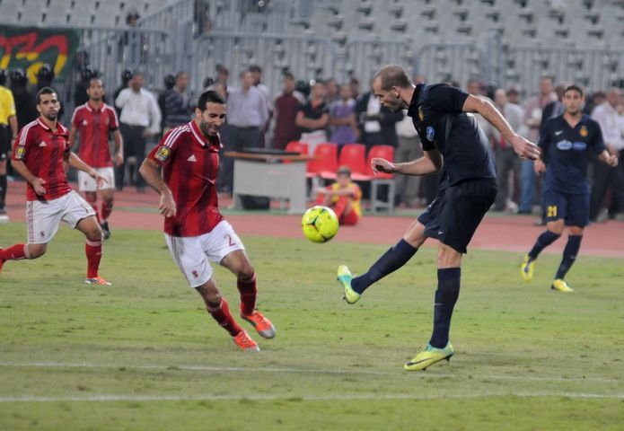 لقطة من اللقاء السابق بين الفريقين
