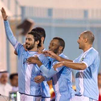 فرحة لاعبي السالمية بهدف محمد راشد في مرمى الصليبخات