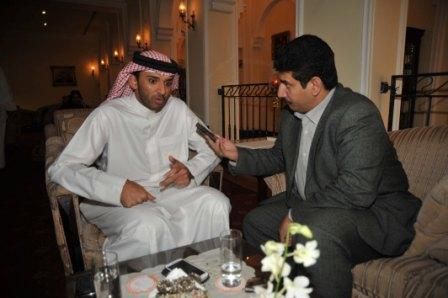 الشيخ علي متحدثا للزميل احمد عبد اللطيف مراسل كووورة من الكويت