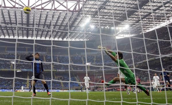 2012-11-18t161959z_1388187159_gm1e8bj00vm01_rtrmadp_3_soccer-italy_reuters