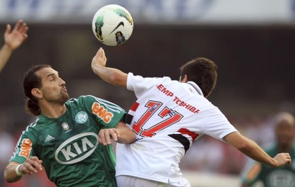 2012-10-06t210311z_99535626_gm1e8a70dxn01_rtrmadp_3_soccer-latam-brazil_reuters