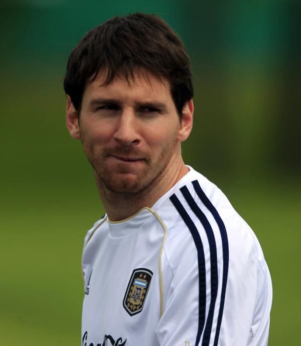 2012-10-09t151108z_809317705_gm1e8a91s7701_rtrmadp_3_soccer-world_reuters