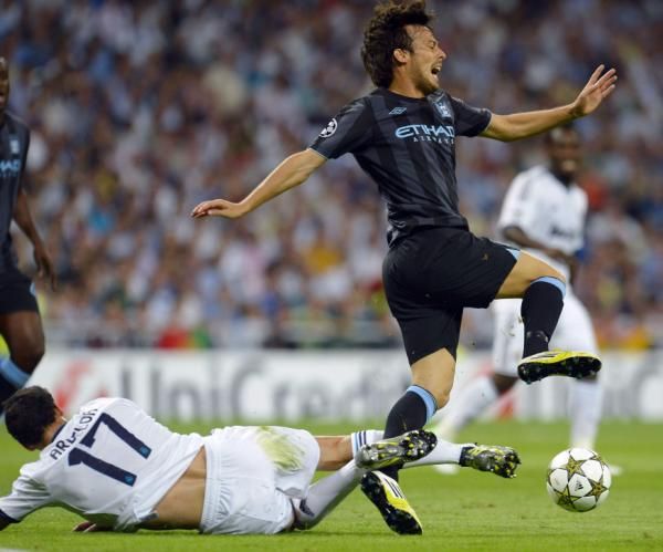 2012-09-18t193449z_405870774_gm1e89j09vy01_rtrmadp_3_soccer-champions_reuters