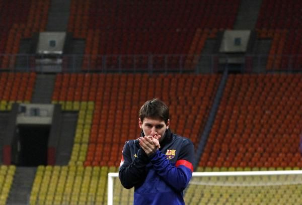 ميسي يرتجف من البرد