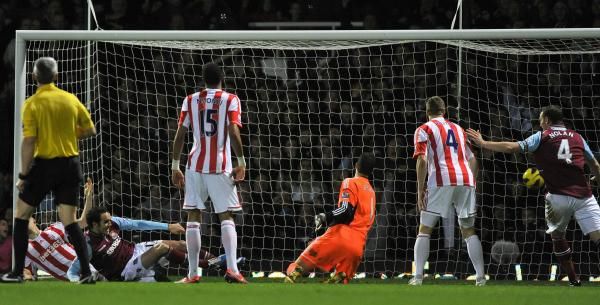 2012-11-19t215252z_801005210_gm1e8bk0g1b01_rtrmadp_3_soccer-england_reuters