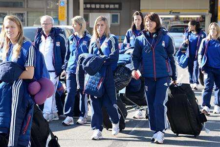 بعثة فريق ليون النسائي عند وصولهم لمدينة سايتاما اليابانية