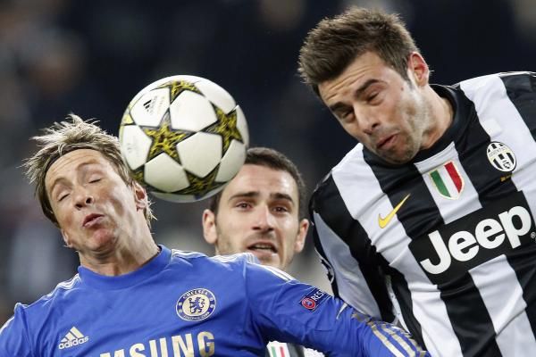 2012-11-20t220834z_573351890_gm1e8bl0gzg01_rtrmadp_3_soccer-champions_reuters