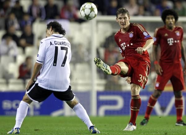 2012-11-20t210413z_1082016052_gm1e8bl0e1v01_rtrmadp_3_soccer-champions_reuters