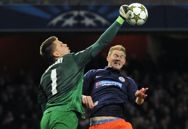 2012-11-21t200345z_734119540_gm1e8bm0b9501_rtrmadp_3_soccer-champions_reuters