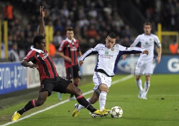 2012-11-21t204412z_400860007_gm1e8bm0d4a01_rtrmadp_3_soccer-champions_reuters