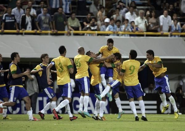 2012-11-22t023116z_1241825752_gm1e8bm0t7301_rtrmadp_3_soccer-argentina-friendly_reuters