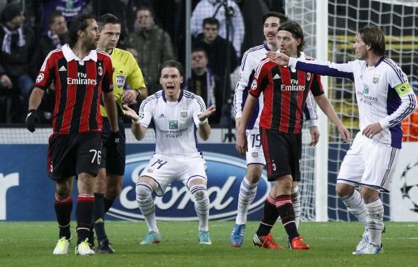 2012-11-21t212752z_1536861357_gm1e8bm0eyb01_rtrmadp_3_soccer-champions_reuters