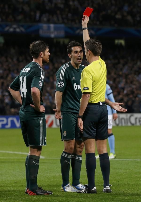 2012-11-21t212657z_2049035446_lr1e8bl1nknde_rtrmadp_3_soccer-champions_reuters