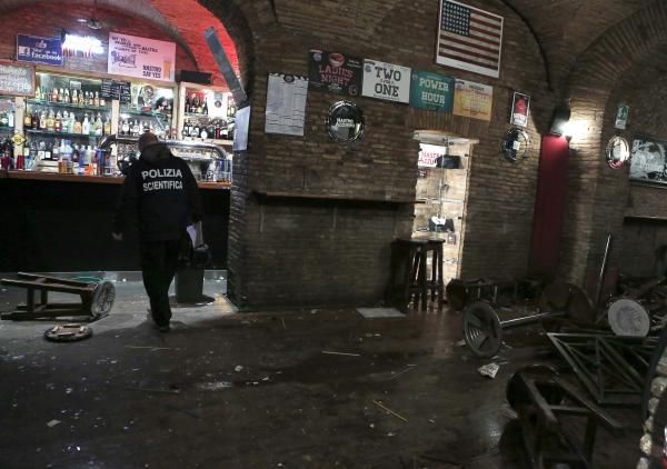 2012-11-22t101540z_1634968085_gm1e8bm1enz01_rtrmadp_3_soccer-italy-violence_reuters