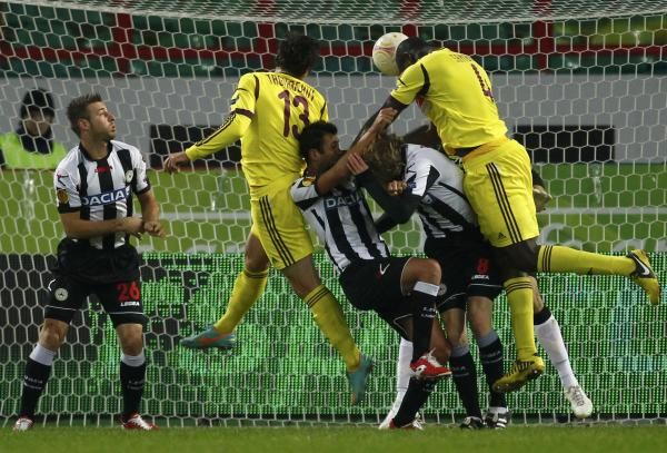2012-11-22t192229z_1443768414_lr1e8bm1ht6ic_rtrmadp_3_soccer-europa_reuters