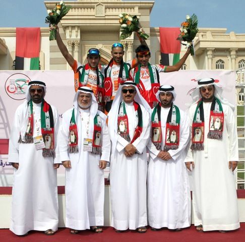 صورة جماعية للأبطال