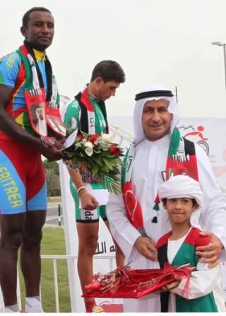 د.غانم الهاجري يكرم بطل المرحلة الرابعة