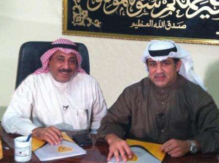 محمد ابراهيم يوقع عقد تدريب القادسية مع رضا معرفي امين السر
