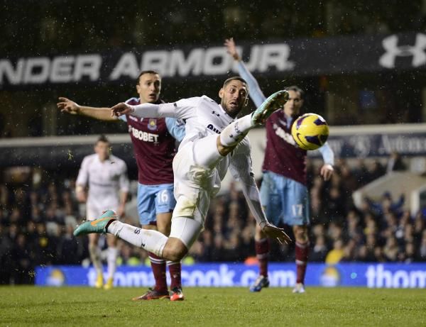 2012-11-25t181928z_140354252_gm1e8bq05zy01_rtrmadp_3_soccer-england_reuters