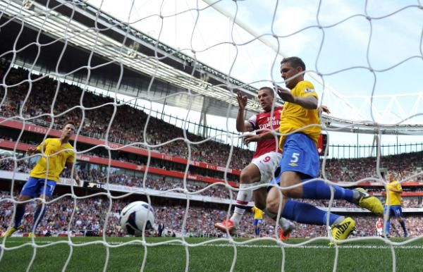 2012-09-15t161712z_1222074830_gm1e89g00s501_rtrmadp_3_soccer-england_reuters