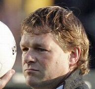 إروين كومان المستقيل من تدريب فريق فينوورد الهولندي