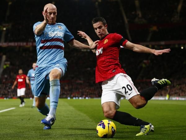 2012-11-28t210336z_537021544_gm1e8bt0e1901_rtrmadp_3_soccer-england_reuters