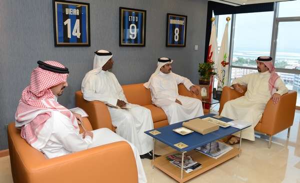 الامين العام للجنة الاولمبية خلال استقباله رئيس اتحاد المبارزة 