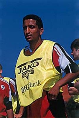 اللاعب التونسي السابق عادل السليمي .