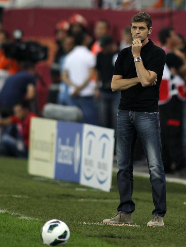 2012-08-11t214412z_1910670580_gm2e88c0fvy01_rtrmadp_3_soccer-friendly_reuters