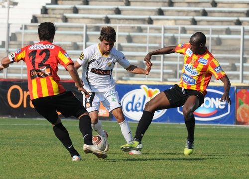 لقطة من لقاء سابق بين الفريقين