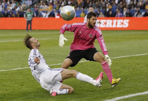 2012-12-02t014613z_1008716343_gm1e8c20qng01_rtrmadp_3_soccer-mls_reuters