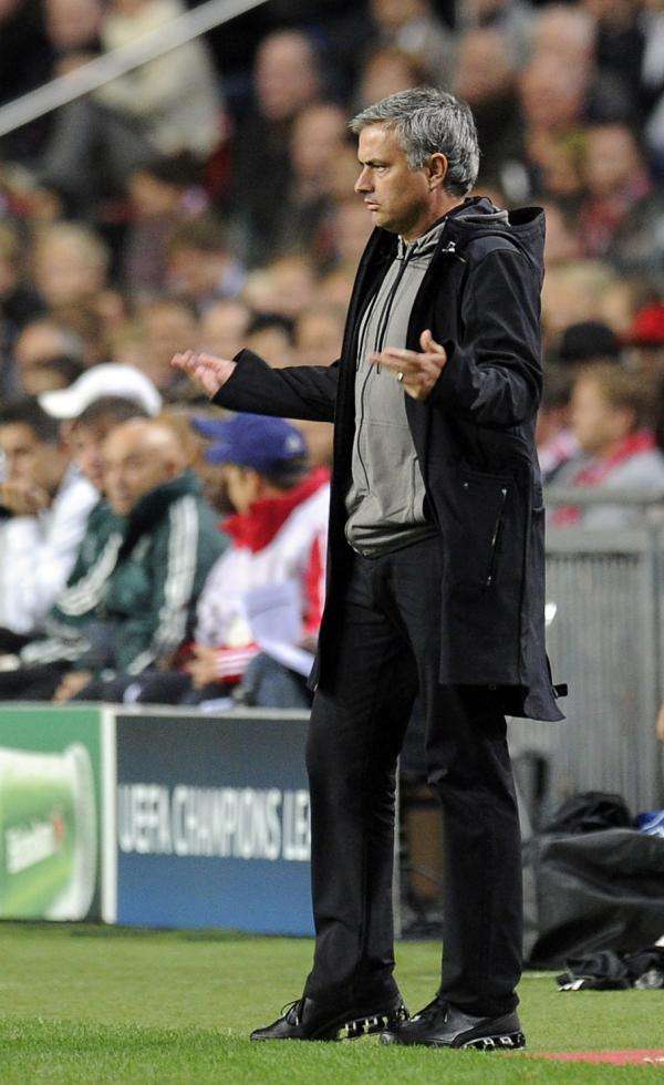 2012-10-03t210046z_1145070416_gm1e8a40dv701_rtrmadp_3_soccer-champions_reuters