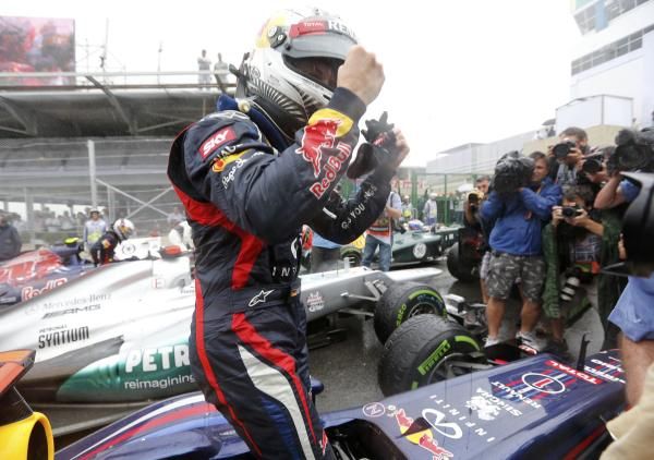 2012-11-25t180553z_371317848_tb3e8bp1e9l1d_rtrmadp_3_motor-racing-prix_reuters