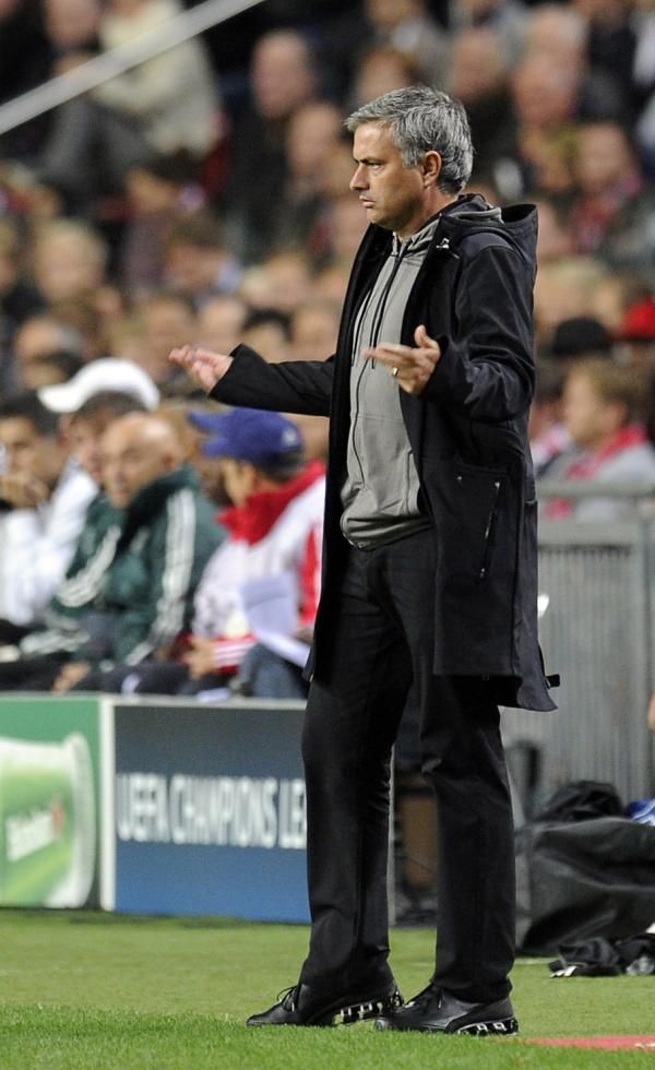 2012-10-03t210046z_1145070416_gm1e8a40dv701_rtrmadp_3_soccer-champions_reuters