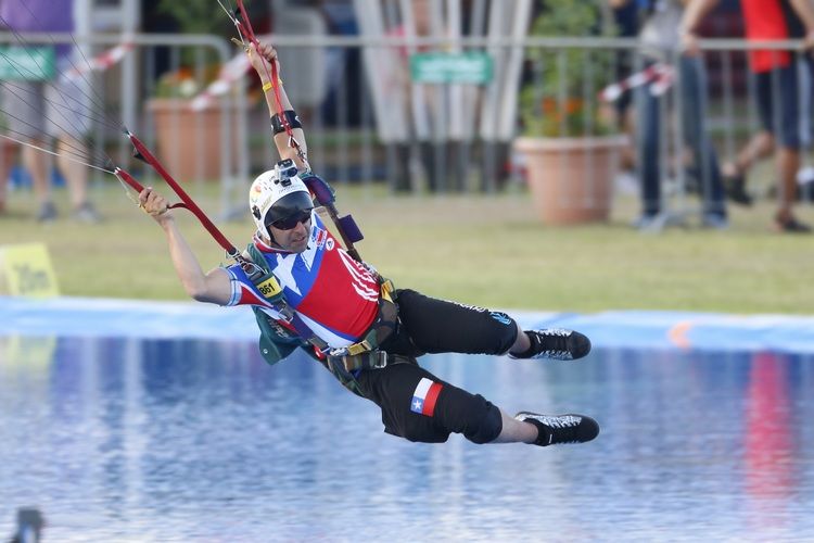 koo_zaki_IMA38021212%20Parachut