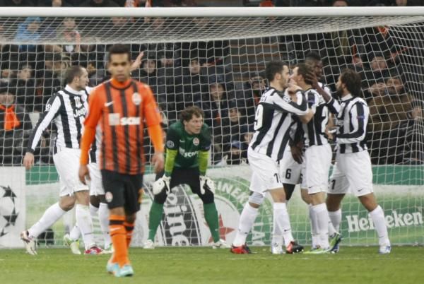 2012-12-05t212406z_1122830466_lr1e8c51nfvmj_rtrmadp_3_soccer-champions_reuters